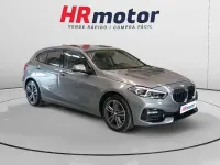 Usado BMW 118 Comfort Edition 136 CV (100 kW) 2023 Gris Utilitario