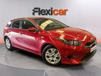 Usado Kia Ceed 136 CV (100 kW) 2023 Rojo Utilitario