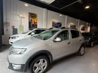 Usado Dacia Sandero Stepway 90 CV (66 kW) 2015 Gris / plata Berlina