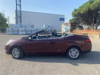 Usado Ford Focus Cabriolet Trend 136 CV (100 kW) 2009 Granate Descapotable