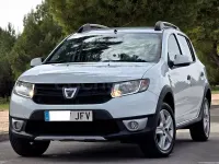Käytetty Dacia Sandero Stepway 90 HP (66 kW) 2016 Valkoinen Sedan