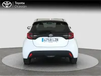 Usado Toyota Yaris Hybrid Active 116 CV (85 kW) 2022 Blanco Monovolumen