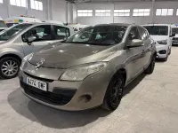 Usado Renault Mégane III Authentique 85 CV (62 kW) 2010 Beige Berlina