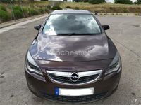 Usado Opel Astra Excellence 110 CV (80 kW) 2013 Marrón Berlina