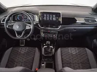 Usado VW T-Roc R-line 150 CV (110 kW) 2023 Gris / plata SUV