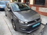 Usado VW Polo 75 CV (55 kW) 2014 Gris / plata Berlina