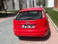 Usado Ford Focus Titanium 109 CV (80 kW) 2009 Rojo Utilitario