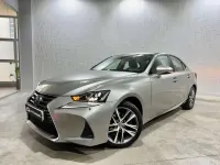 Usado Lexus IS300h Executive Line 223 CV (164 kW) 2018 Gris Berlina