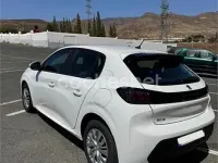 Usado Peugeot 208 Active 100 CV (73 kW) 2022 Blanco Utilitario