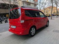 Usado Ford Tourneo Courier Trend 102 CV (75 kW) 2018 Rojo Monovolumen