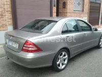 Usado Mercedes C180 Elegance 143 CV (105 kW) 2006 Gris / plata Berlina