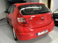 Usado Hyundai i30 Style 115 CV (84 kW) 2008 Rojo Berlina