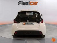 Usado Toyota Yaris Hybrid Active 116 CV (85 kW) 2022 Blanco