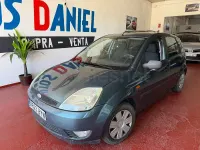 Usado Ford Fiesta Ghia 80 CV (58 kW) 2004 Gris / plata Utilitario