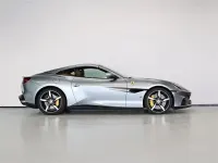 Usado Ferrari Portofino 620 CV (456 kW) 2022 Grigio titanio Descapotable