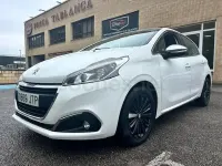 Usado Peugeot 208 Active 100 CV (73 kW) 2016 Blanco Utilitario