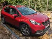 Usado Peugeot 2008 Allure 110 CV (80 kW) 2017 Rojo SUV