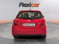 Usado Toyota Yaris Active 69 CV (50 kW) 2016 Rojo Berlina