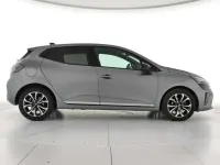 Usado Renault Clio Techno 101 CV (74 kW) 2025 Gris Utilitario