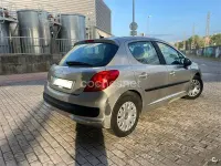 Usado Peugeot 207 70 CV (51 kW) 2008 Gris / plata Berlina