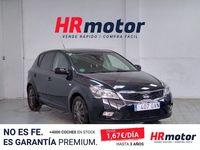 Usado Kia Ceed 91 CV (66 kW) 2010 Negro Utilitario