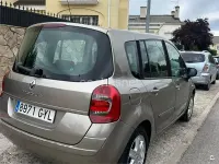 Usado Renault Grand Modus Dynamique 85 CV (62 kW) 2010 Gris / plata Monovolumen