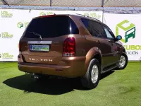 Usado SsangYong Rexton 120 CV (88 kW) 2004 Marrón SUV