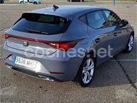 Usado Seat Leon FR 110 CV (80 kW) 2023 Gris / plata Berlina