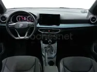 Usado Seat Arona Xperience 110 CV (80 kW) 2023 Gris / plata SUV