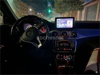Usado Mercedes CLA180 Shooting Brake Urban 122 CV (89 kW) 2015 Blanco Familiar
