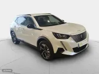 Usado Peugeot e-2008 Allure 100 kW (136 CV) 2023 Plateado SUV