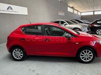 Usado Seat Ibiza Reference 70 CV (51 kW) 2014 Rojo Berlina