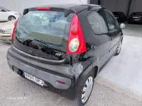 Usado Peugeot 107 54 CV (39 kW) 2009 Negro Utilitario