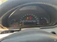 Usado Mercedes C220 Elegance 143 CV (105 kW) 2002 Gris / plata Berlina