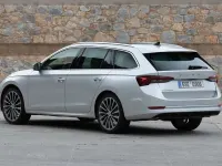 Usado Skoda Octavia Selection 150 CV (110 kW) 2024 Gris Familiar