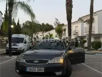 Usado Ford Mondeo Futura 115 CV (84 kW) 2004 Gris / plata Berlina
