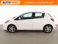 Usado Toyota Yaris Hybrid Active 101 CV (74 kW) 2016 Blanco Berlina