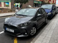 Usado Toyota Yaris Active 111 CV (81 kW) 2021 Gris / plata Utilitario
