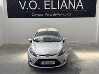 Usado Ford Fiesta Trend 70 CV (51 kW) 2011 Gris / plata Utilitario