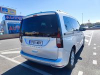 Usado Ford Tourneo Connect Titanium 114 CV (83 kW) 2023 Gris / plata Monovolumen