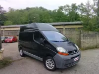 Usado Renault Trafic 99 CV (72 kW) 2006 Negro Monovolumen