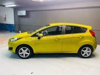 Usado Ford Fiesta Trend 100 CV (73 kW) 2014 Verde Utilitario