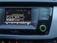 Usado Skoda Fabia Ambition 75 CV (55 kW) 2015 Gris / plata Familiar