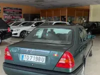 Usado Mercedes C180 121 CV (88 kW) 1993 Verde Berlina
