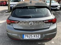 Usado Opel Astra Selective 110 CV (80 kW) 2019 Gris / plata Berlina
