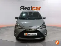 Usado Toyota Yaris Active 69 CV (50 kW) 2020 Gris Berlina