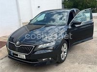 Usado Skoda Superb Style 150 CV (110 kW) 2018 Negro Familiar