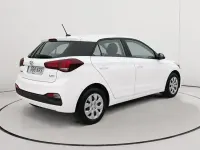 Usado Hyundai i20 75 CV (55 kW) 2018 Blanco Berlina