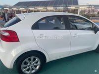 Usado Kia Rio 90 CV (66 kW) 2011 Blanco Berlina