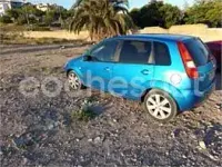 Usado Ford Fiesta 90 CV (66 kW) 2004 Azul Utilitario